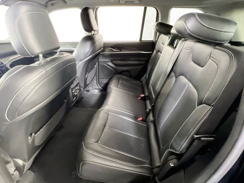 Used 2023 Jeep Grand Cherokee Limited AWD/4WD image 22