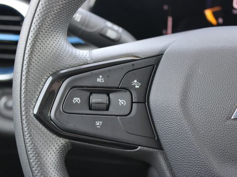 Used 2025 Chevrolet Trax LT image 33