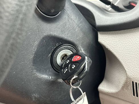 Used 2013 Toyota Corolla L FWD image 38