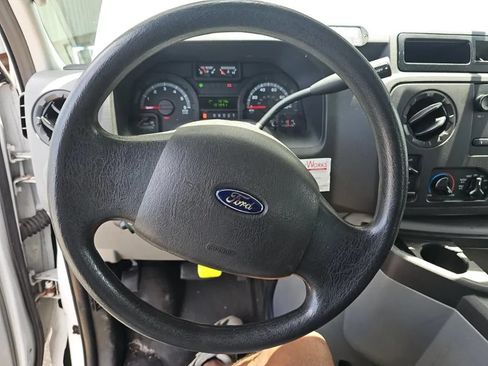 Used 2014 Ford E-250 and Econoline 250 Extended w/ Power Group RWD image 6