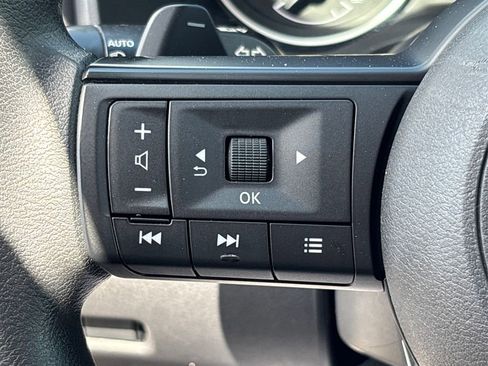 Used 2022 Nissan Rogue S image 34