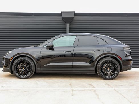 New 2025 Porsche Macan 4S Electric image 2