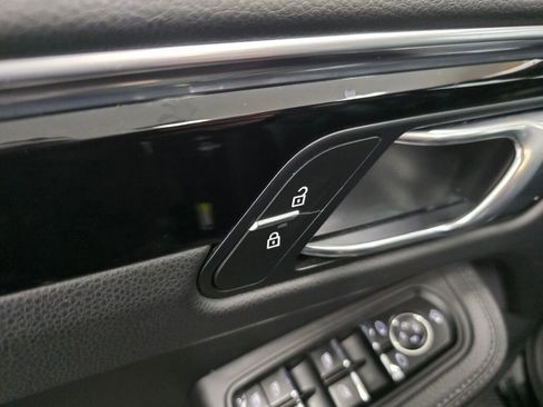 Certified 2024 Porsche Macan image 28