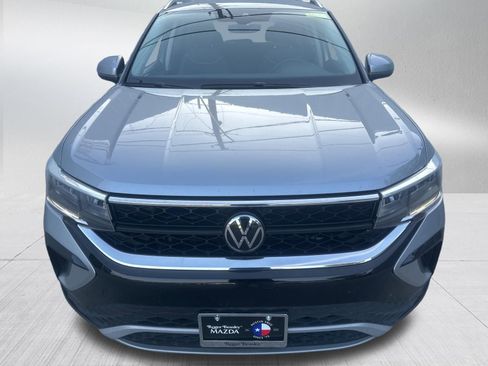 Used 2024 Volkswagen Taos SE image 2