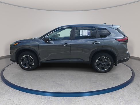 Used 2025 Nissan Rogue SV image 8