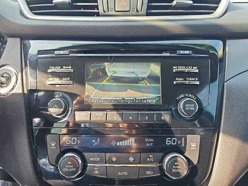 Used 2015 Nissan Rogue SV FWD image 22