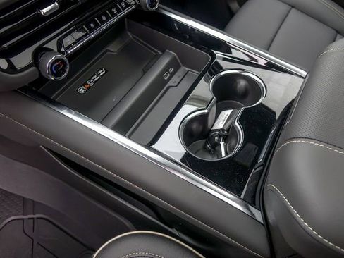 New 2026 Chevrolet Suburban Premier AWD/4WD image 33