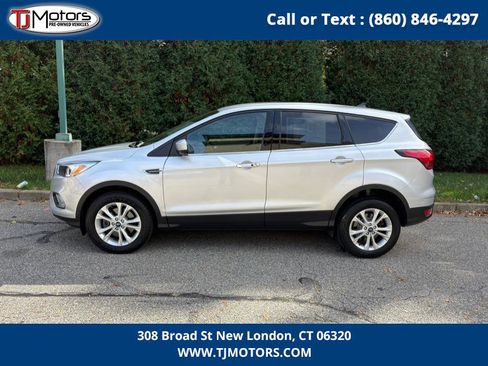 Used 2019 Ford Escape SE image 5