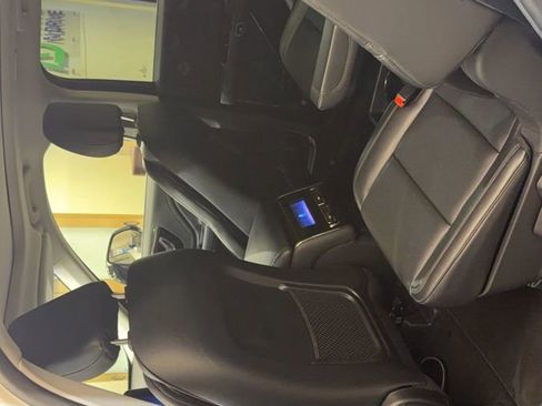 Used 2025 Lincoln Aviator AWD image 12