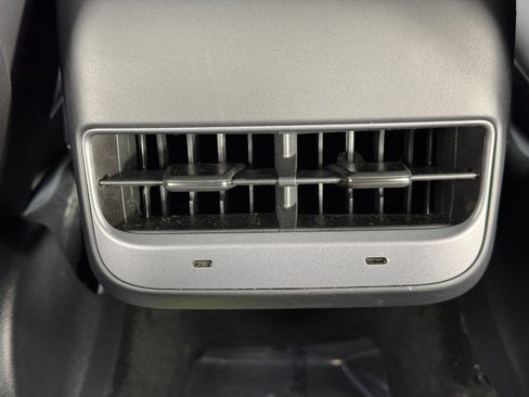 Used 2022 Tesla Model Y Performance image 32