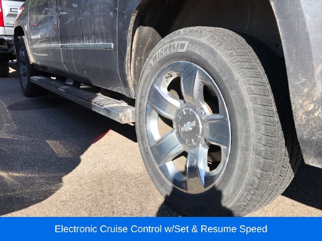 Used 2019 Chevrolet Suburban LT w/ LT Signature Package AWD/4WD image 35