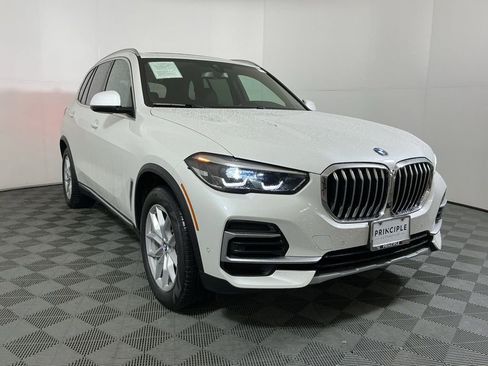 Certified 2023 BMW X5 xDrive40i w/ Premium Package AWD/4WD image 4