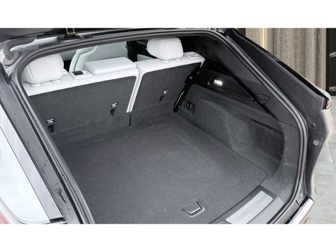 Used 2024 Cadillac Lyriq Luxury image 14