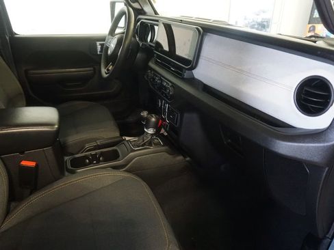 Used 2024 Jeep Wrangler Unlimited AWD/4WD image 24