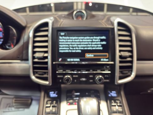 Used 2016 Porsche Cayenne Turbo AWD/4WD image 20