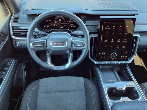 Used 2025 GMC Acadia Elevation image 6