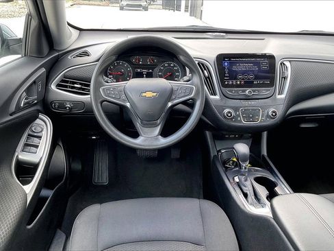 Used 2025 Chevrolet Malibu LT image 5