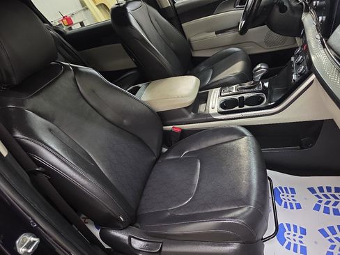 Used 2022 Kia Carnival LX image 41