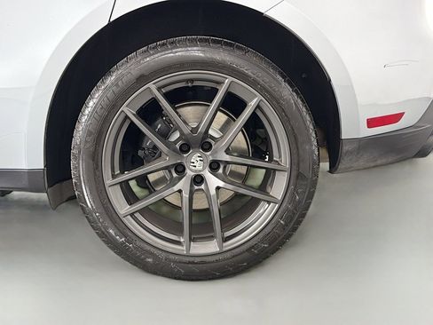 Certified 2023 Porsche Macan Turbo image 12