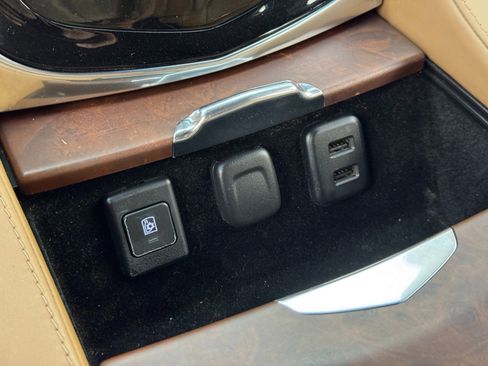 Used 2017 Cadillac Escalade ESV Platinum image 30