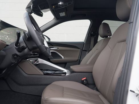 Certified 2025 Audi Q5 Premium w/ Convenience Package image 17