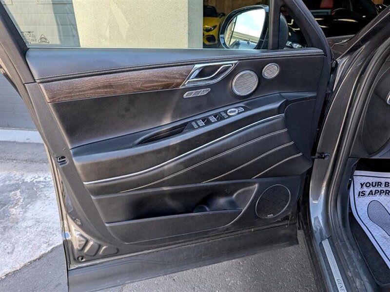 Used 2022 Genesis GV80 2.5T w/ Prestige Package 04 AWD/4WD image 17
