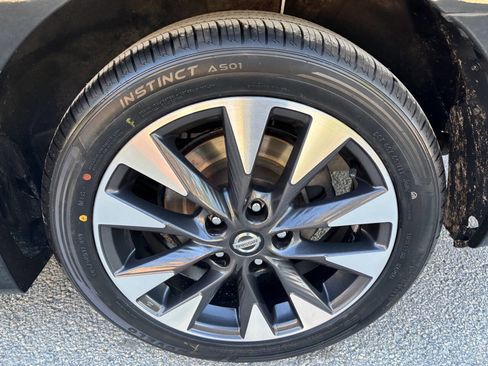 Used 2019 Nissan Sentra SR image 35