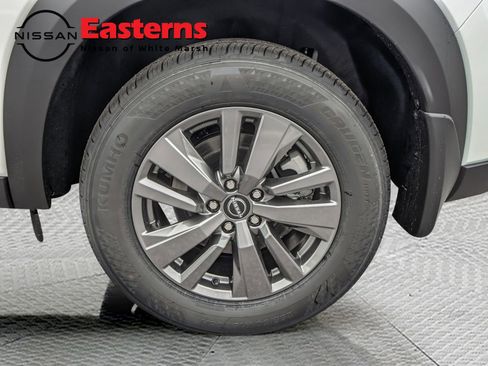 New 2025 Nissan Pathfinder SV w/ SV Premium Package image 25