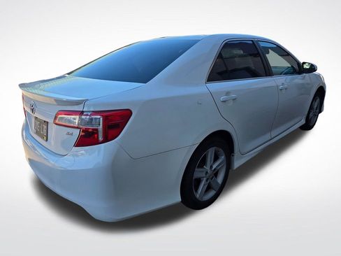 Used 2012 Toyota Camry SE image 5