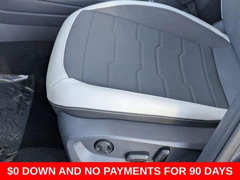 Used 2025 Volkswagen Taos SE FWD image 15