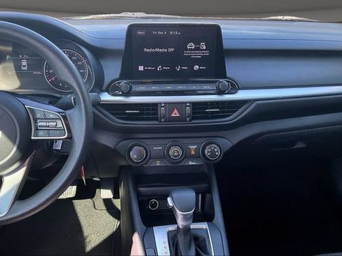 Used 2022 Kia Forte LXS FWD image 6