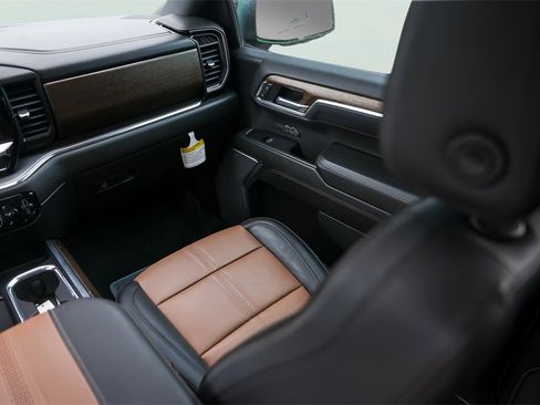 Used 2023 Chevrolet Silverado 1500 High Country w/ High Country Premium Package image 31