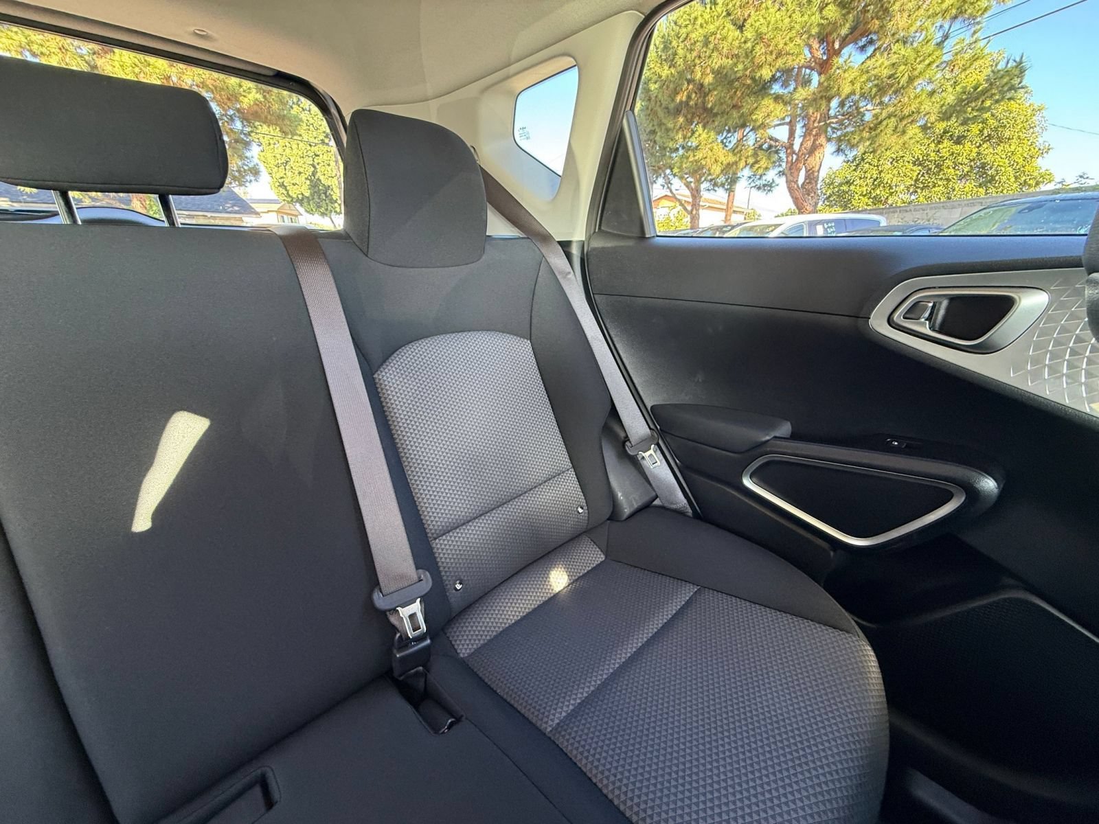Used 2025 Kia Soul LX w/ LX Technology Package FWD image 33