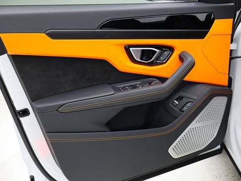 Used 2024 Lamborghini Urus S image 48