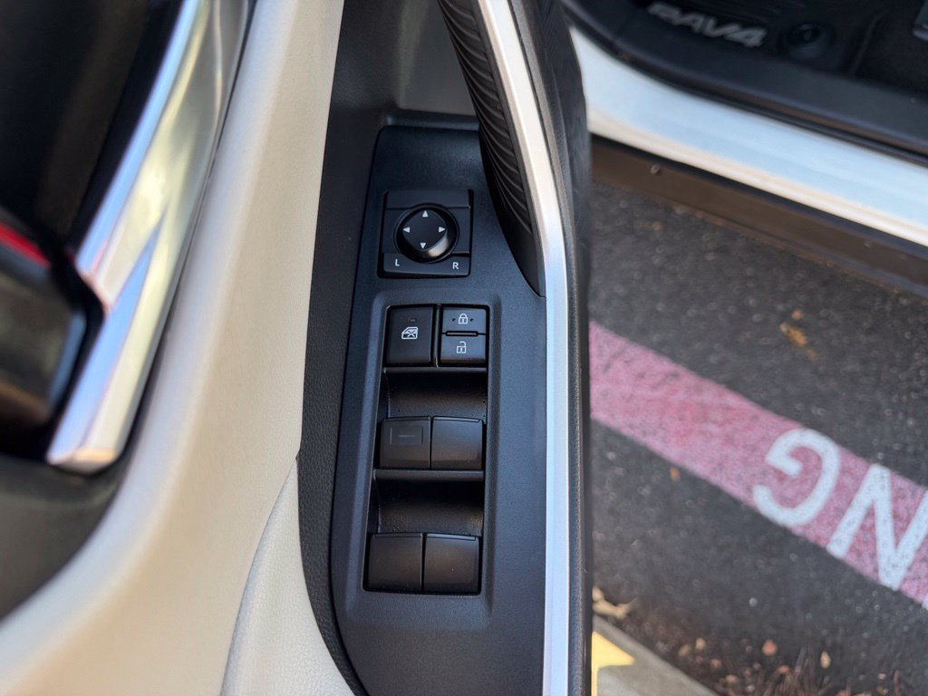 Used 2020 Toyota RAV4 XLE w/ XLE Grade Weather Package AWD/4WD image 12