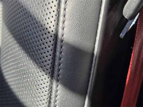 Used 2022 Porsche Macan image 15