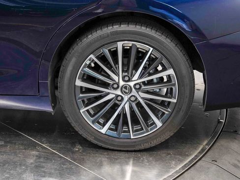 Used 2024 Lexus ES 300h w/ Premium Package FWD image 10