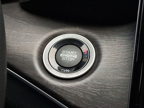 Used 2023 Jeep Grand Cherokee Limited image 24