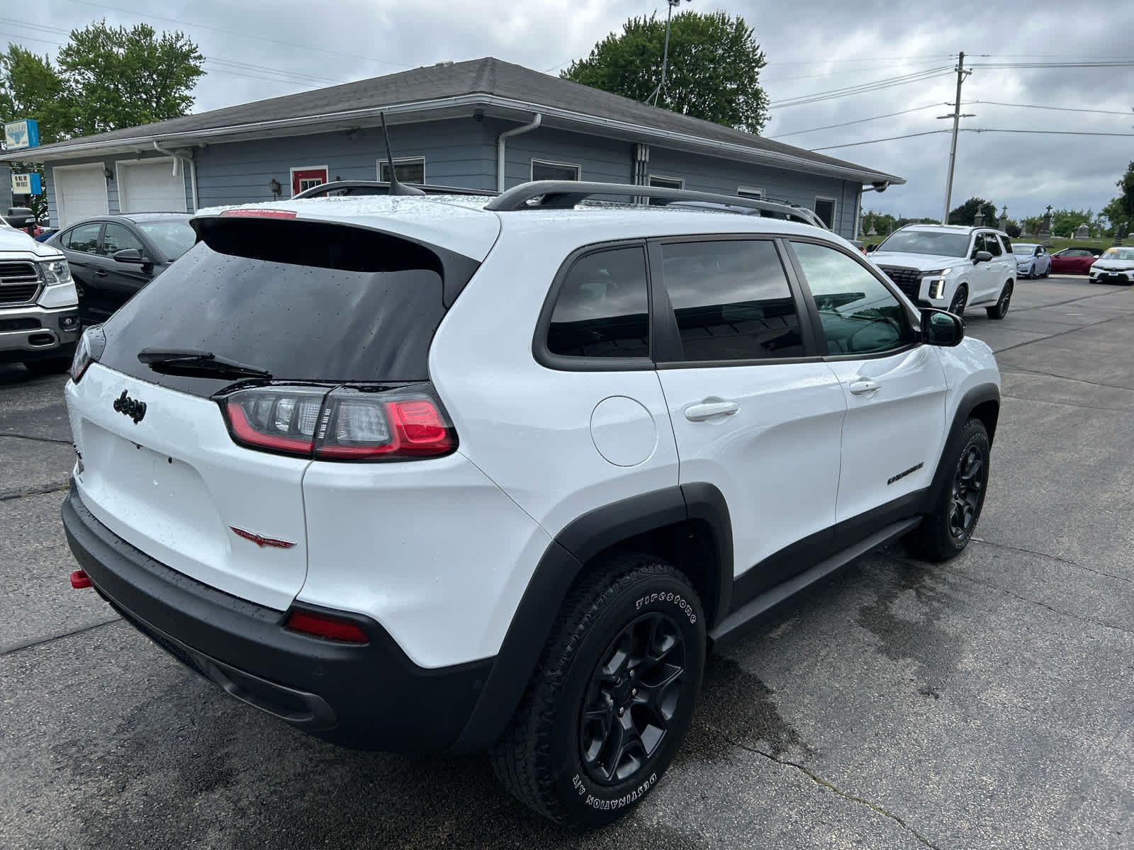 Used 2023 Jeep Cherokee Trailhawk w/ Sun & Sound Group AWD/4WD image 5