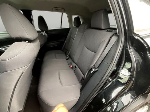 Used 2023 Toyota Corolla Cross LE FWD image 19