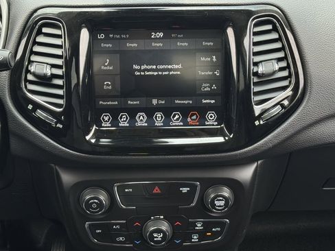 Used 2018 Jeep Compass Limited AWD/4WD image 18