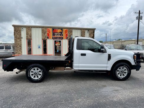 Used 2021 Ford F350 XLT RWD image 2