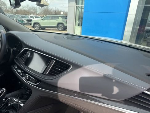 Used 2020 Buick Enclave Essence w/ Sport Touring Edition image 15