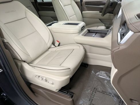 Used 2021 GMC Yukon XL Denali w/ Denali Premium Package AWD/4WD image 29