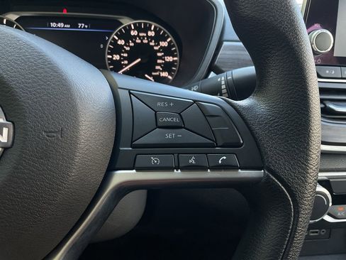 Used 2025 Nissan Altima 2.5 SV FWD image 33