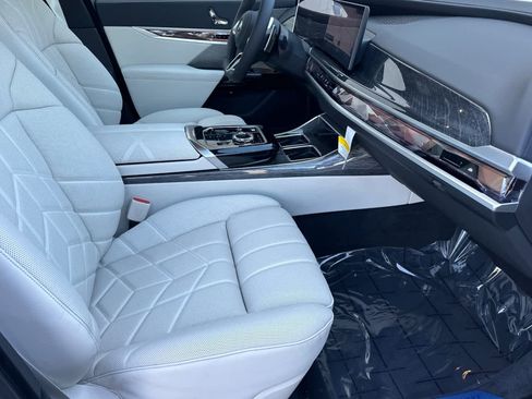 New 2025 BMW 750e xDrive w/ Executive Package image 17
