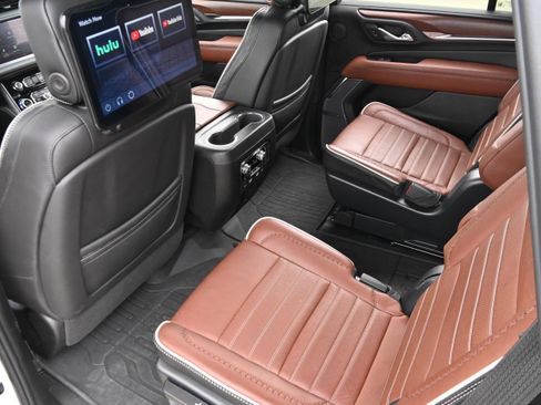 Used 2023 GMC Yukon Denali Ultimate image 10