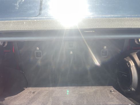 Used 2018 Jeep Wrangler Unlimited Sahara AWD/4WD image 30