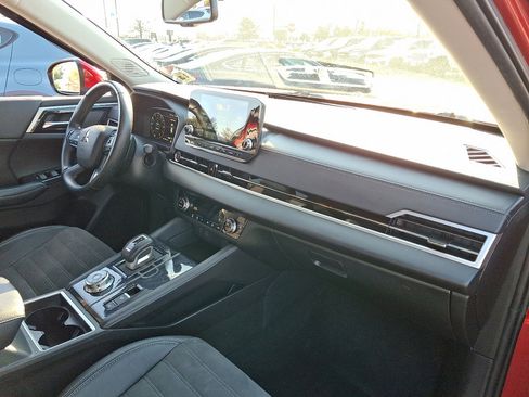 Used 2023 Mitsubishi Outlander SE image 11