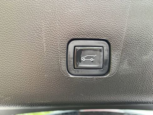 Used 2023 Chevrolet Traverse LT w/ Midnight/Sport Edition AWD/4WD image 16